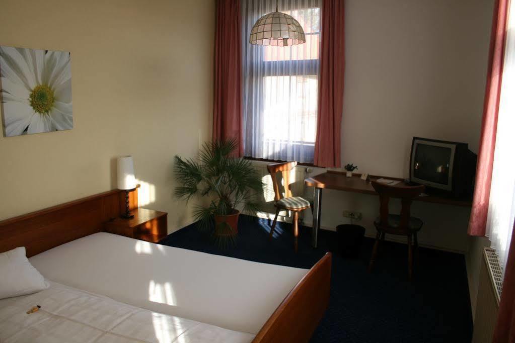 Ichtershausen Landgasthof & Hotel Krone Eischleben מראה חיצוני תמונה